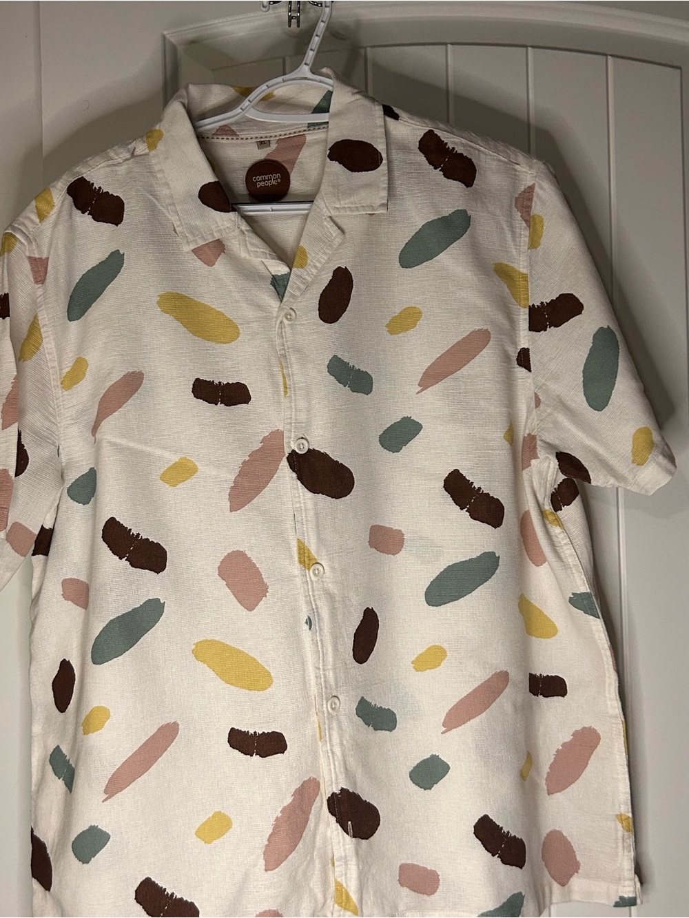 Common People Men's Short-Sleeve Paint-Spot Button-Down Shirt in White